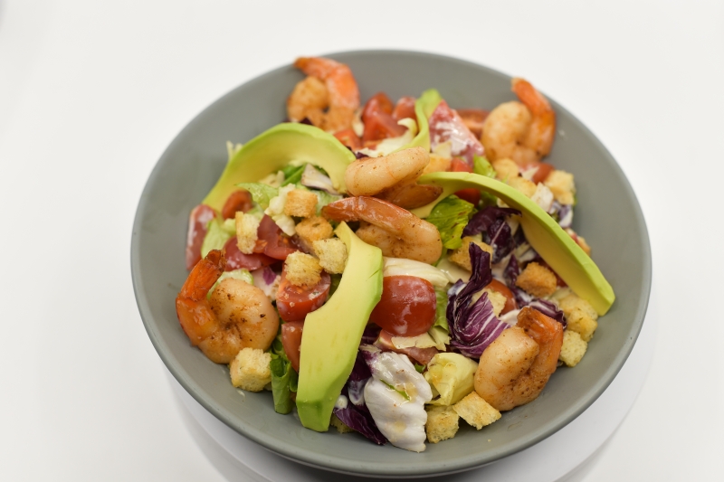 Salata cu creveti si avocado / Salad with shrimp and avocado