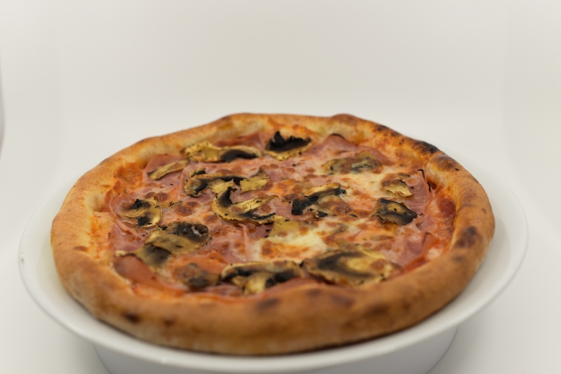 Pizza prosciutto e funghi