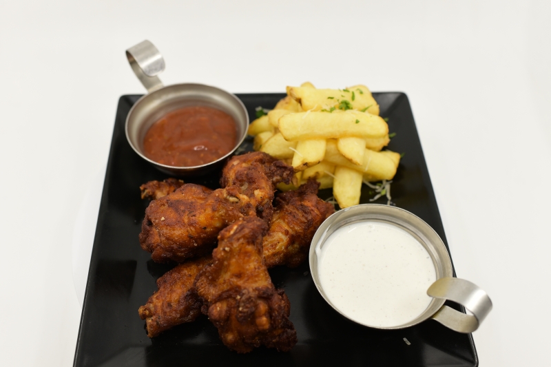 Aripioare barbeque / Barbeque wings (fără garnitură)